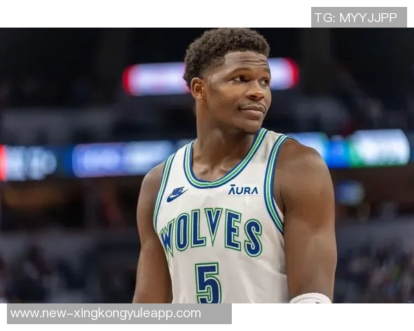 爱德华兹表现出色18投13中砍下32分3篮板6助攻但7次失误略显多余 爱德华兹表现出色18投13中砍下32分3篮板6助攻但7次失误略显多余