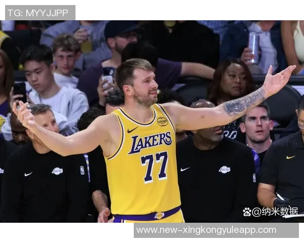 勇士轻松战胜湖人雷霆险胜火箭展现实力与紧张局势的微妙平衡 勇士轻松战胜湖人雷霆险胜火箭展现实力与紧张局势的微妙平衡