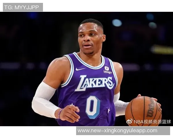 威少赞考德威尔多面影响力称其应保持自我风格助球队